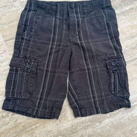Urban Pipeline boys gray plaid cargo shorts – size 16 regular - Picture 3 of 6